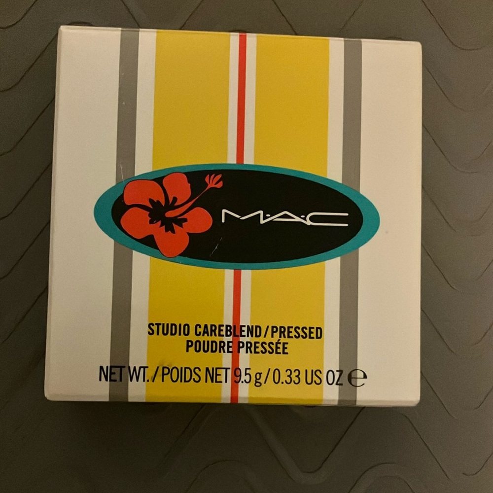 NWT MAC Studio Careblend Pressed Powder in Gold-Go-Lightly